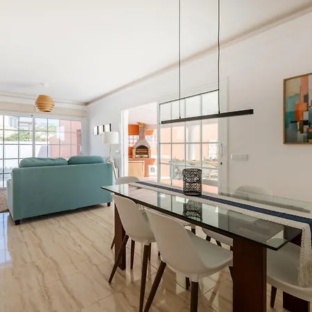 Libertas, Luxury And Private Pool Villa *